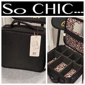 So Chic Travel Case w/Adjustable Dividers- Black